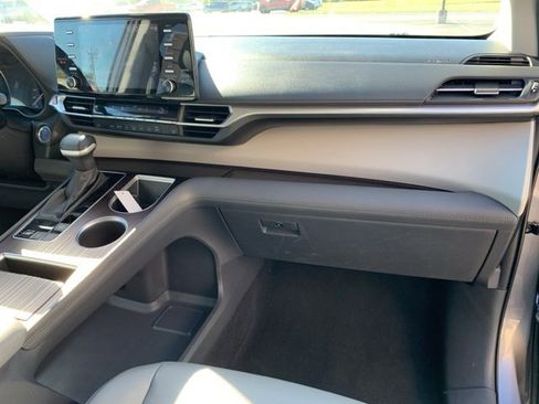 Used 2023 Toyota Sienna XLE image 15