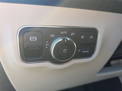 Used 2022 Mercedes-Benz GLB 250 image 29