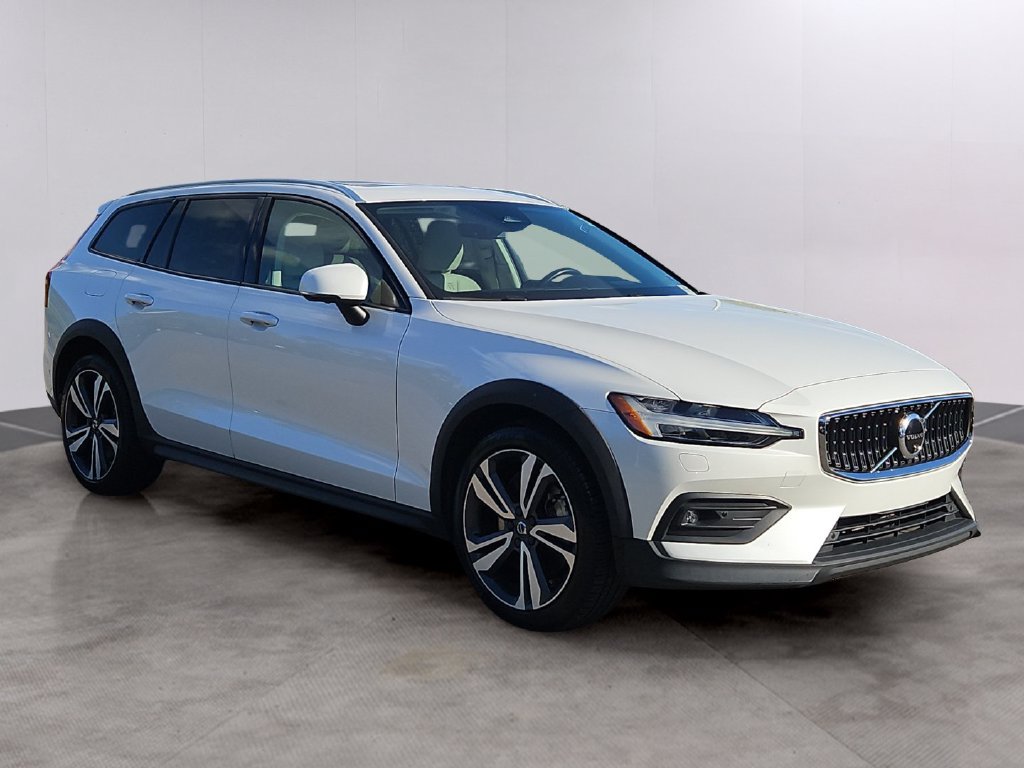 Used 2023 Volvo V60 B5 Cross Country Plus AWD/4WD image 3