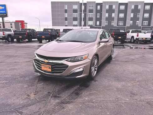 Used 2024 Chevrolet Malibu LT image 1
