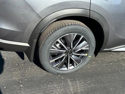 New 2026 INFINITI QX60 Luxe w/ Family Package image 4