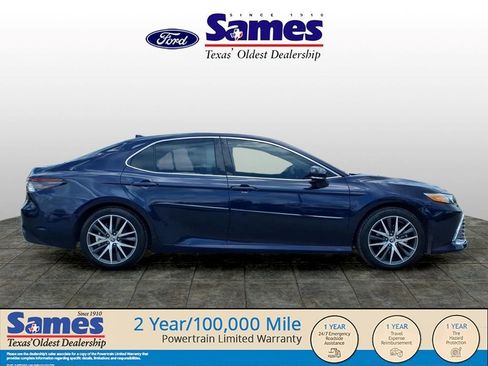 Used 2022 Toyota Camry XLE w/ Navigation Upgrade Package FWD image 2