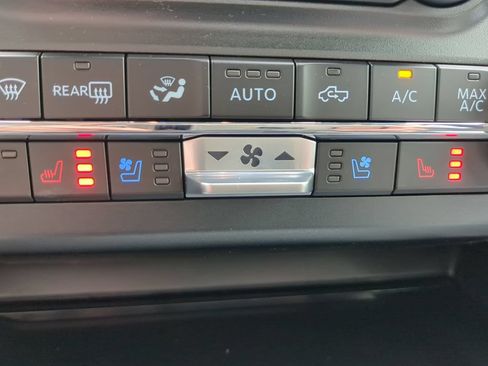 Used 2025 Ford F350 Lariat w/ Black Appearance Package AWD/4WD image 29