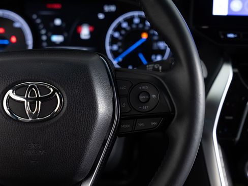Used 2024 Toyota Venza XLE AWD/4WD image 32