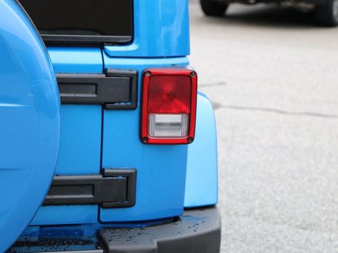 Used 2014 Jeep Wrangler Unlimited Sahara AWD/4WD image 6