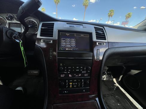 Used 2013 Cadillac Escalade ESV Premium AWD/4WD image 14