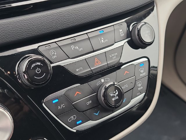 Used 2023 Chrysler Pacifica Touring-L FWD image 31
