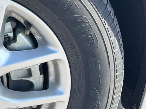 Used 2024 Chrysler Pacifica Touring-L image 6