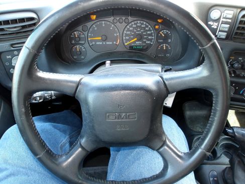 Used 2001 GMC Jimmy SLE image 14