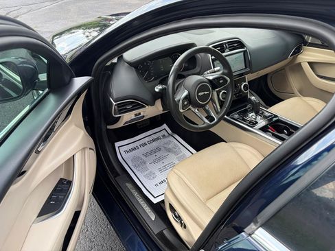 Used 2020 Jaguar XE S RWD image 12