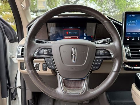 Used 2024 Lincoln Navigator L Reserve image 10