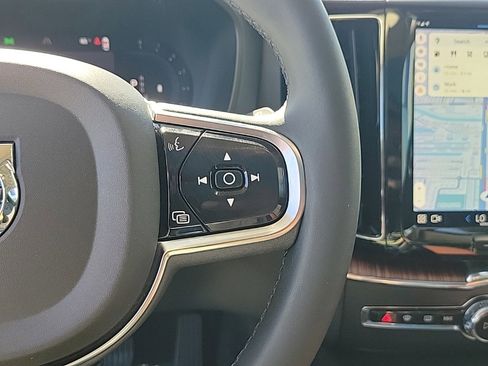 Used 2023 Volvo XC60 B5 Plus w/ Protection Package Premier image 18