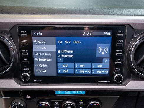Used 2021 Toyota Tacoma SR5 AWD/4WD image 17