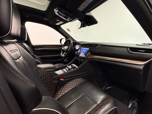 Used 2022 Jeep Grand Cherokee Summit image 16