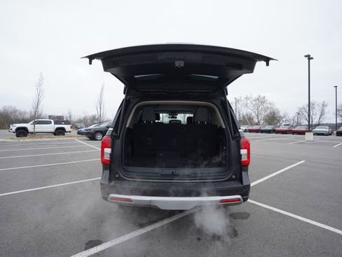 Used 2023 Ford Expedition XLT image 16