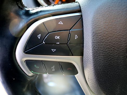 Used 2019 Jeep Grand Cherokee Altitude image 19