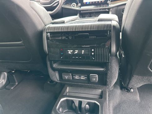 Used 2022 Jeep Wagoneer Series III w/ Flexible Seating Group image 31