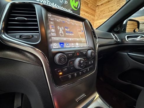 Used 2018 Jeep Grand Cherokee Laredo AWD/4WD image 20