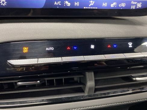 Used 2025 Buick Enclave Sport Touring AWD/4WD image 42