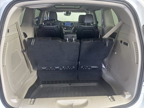 Used 2022 Chrysler Pacifica Limited FWD image 32
