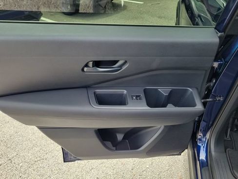 Certified 2025 Nissan Pathfinder SV FWD image 11