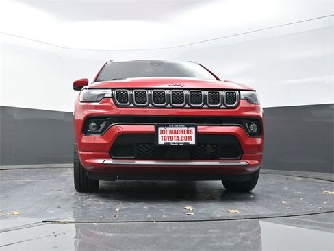 Used 2023 Jeep Compass Limited image 28