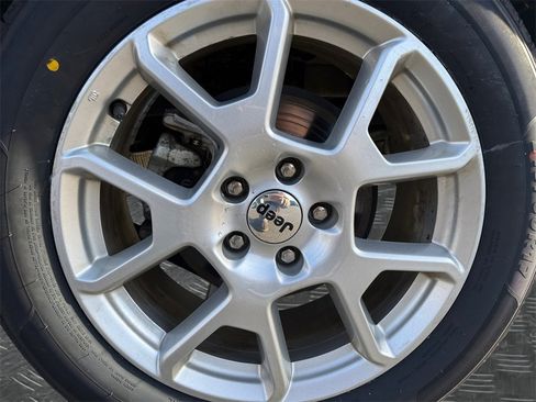 Used 2023 Jeep Renegade Latitude image 20