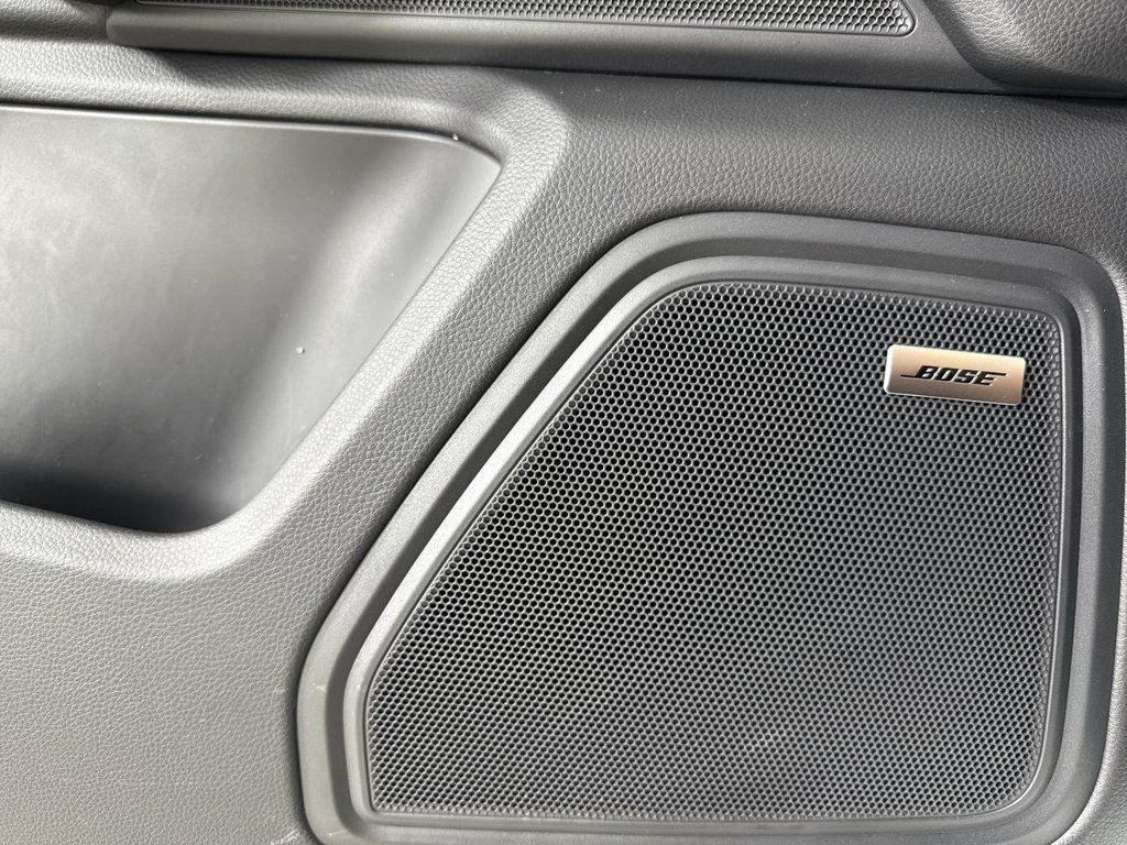 Certified 2025 Porsche Macan AWD/4WD image 35