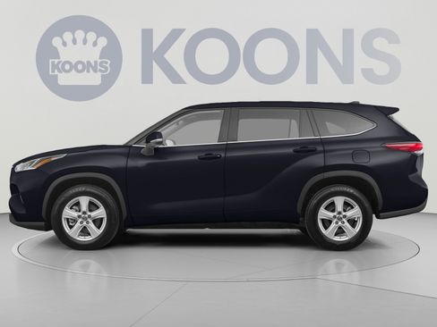 Used 2023 Toyota Highlander LE AWD/4WD image 2