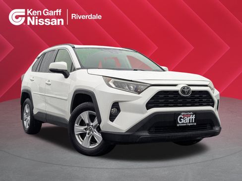 Used 2019 Toyota RAV4 XLE image 1