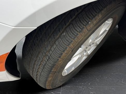 Used 2023 Chrysler Pacifica Touring-L FWD image 36