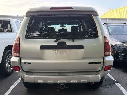 Used 2005 Toyota 4Runner SR5 AWD/4WD image 5