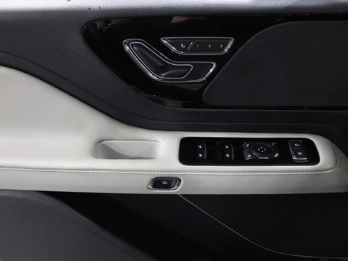 Used 2025 Lincoln Aviator AWD w/ Jet Appearance Package image 12