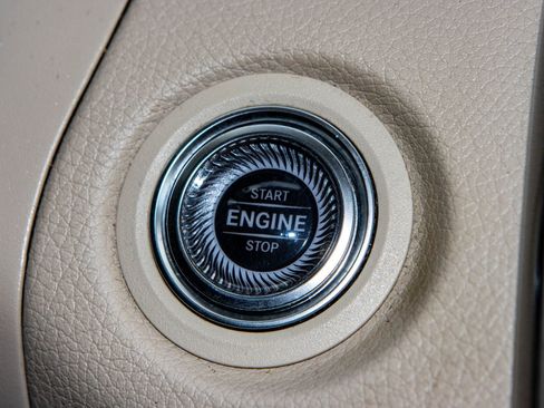 Used 2021 Mercedes-Benz GLC 300 w/ Premium Package image 31