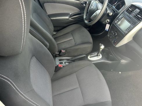 Used 2016 Nissan Versa SV w/ SV Tech Package image 4