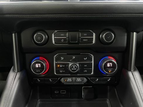 Used 2021 Chevrolet Suburban LT image 25