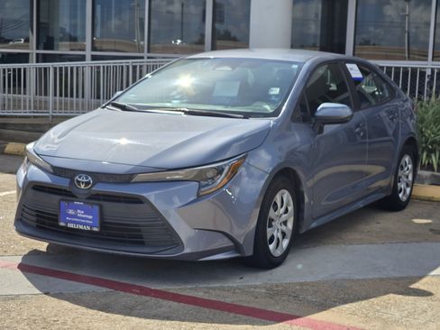 Used 2023 Toyota Corolla LE FWD image 2