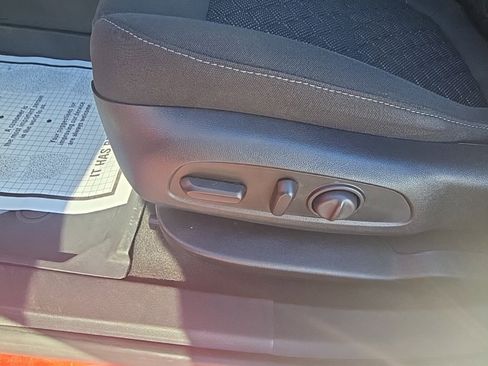 Used 2019 Chevrolet Blazer LT image 13