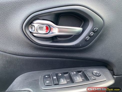 Used 2019 Jeep Cherokee Limited w/ Luxury Group image 25