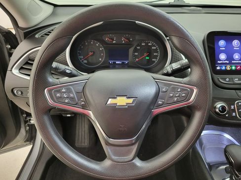 Used 2025 Chevrolet Malibu LT image 3