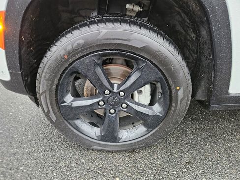 Used 2023 Jeep Grand Cherokee Limited w/ Luxury Tech Group II image 9