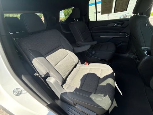 Used 2024 Chevrolet Traverse LT FWD image 28