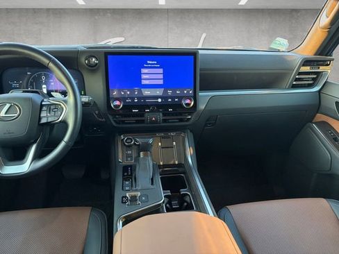 Used 2024 Lexus GX 550 w/ Accessory Package (Z1) AWD/4WD image 3