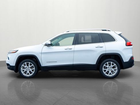 Used 2017 Jeep Cherokee Latitude w/ Cold Weather Group image 4