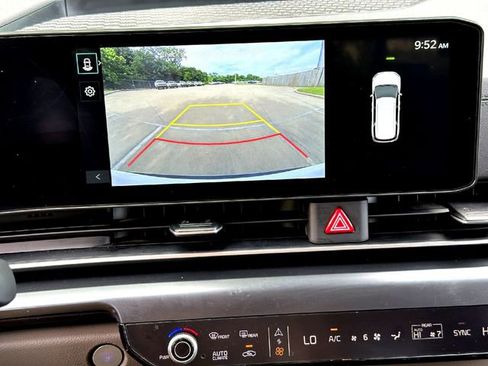 Used 2025 Kia Carnival LX FWD image 20
