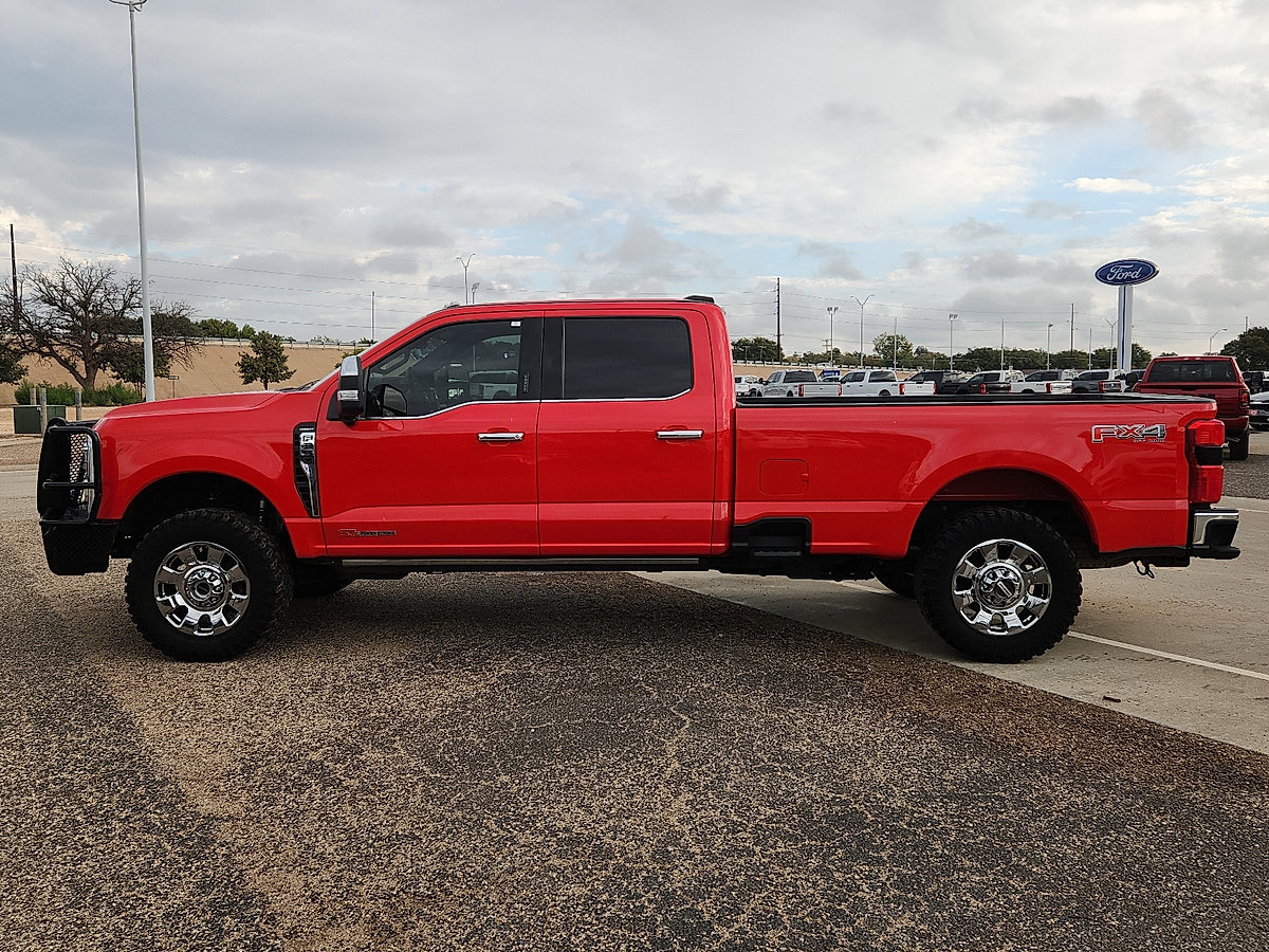 Used 2023 Ford F350 Lariat w/ Lariat Ultimate Package AWD/4WD image 2
