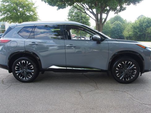 Used 2024 Nissan Rogue Platinum FWD image 8