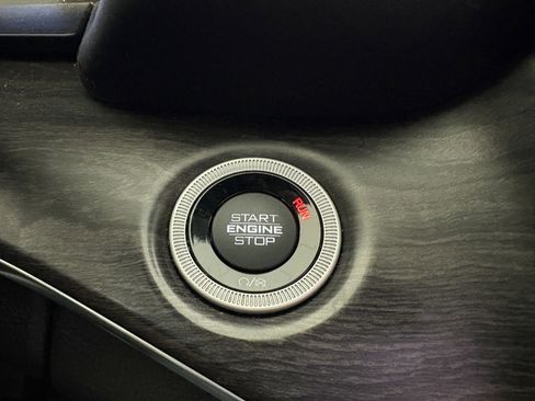 Used 2022 Jeep Grand Cherokee L Overland w/ Luxury Tech Group IV image 14