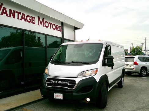 Used 2023 RAM ProMaster 2500 w/ Driver Convenience Group FWD image 1