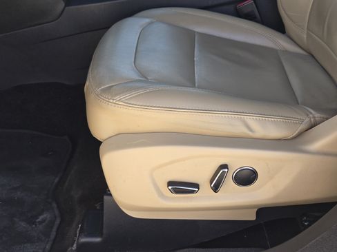 Used 2017 Ford Explorer XLT w/ Equipment Group 202A FWD image 23